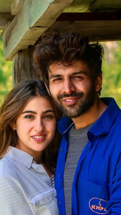<p>मस्ती भरे अंदाज के लिए सारा अली खान दर्शकों की फेवरेट है जब बात एक्टिंग की आती है तो वह फैंस को निराश करती है।कार्तिक आर्यन संग रिलेशन में थी।दोनों का रिश्ता खराब मोड़ पर खत्म हुआ।<br />
 </p>
