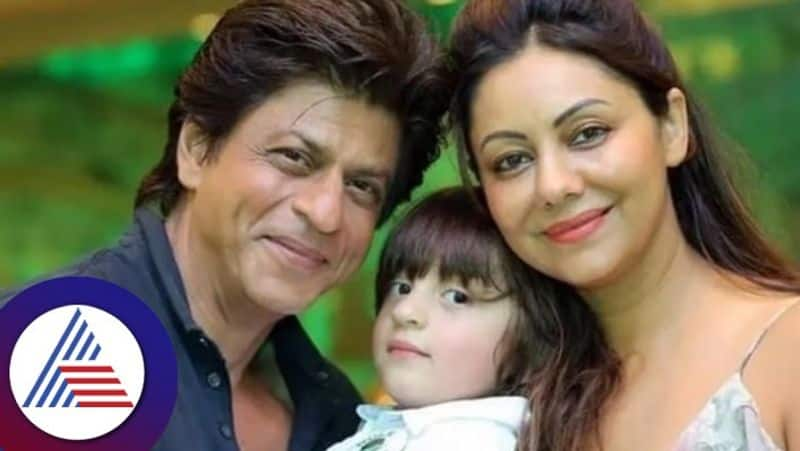 Bollywood actor Shah Rukh Khan calls wife gauri on shooting set vcs