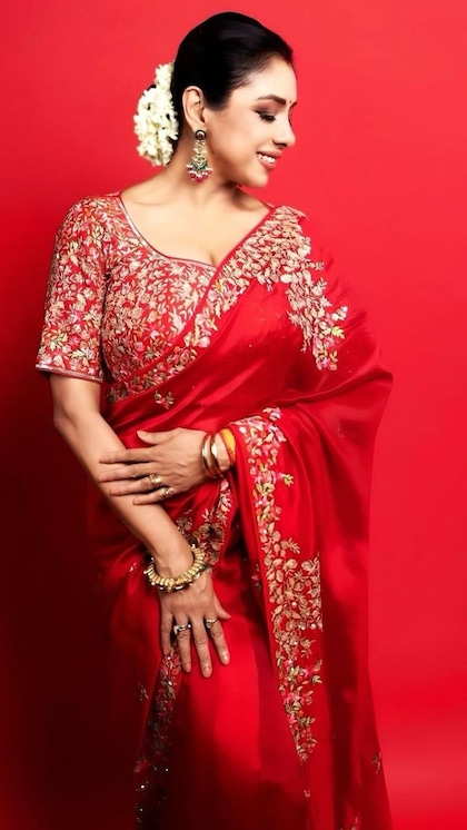 मोटी बाजू दिखेगी पतली, वियर करें Anupamaa के 8 Blouse Designs