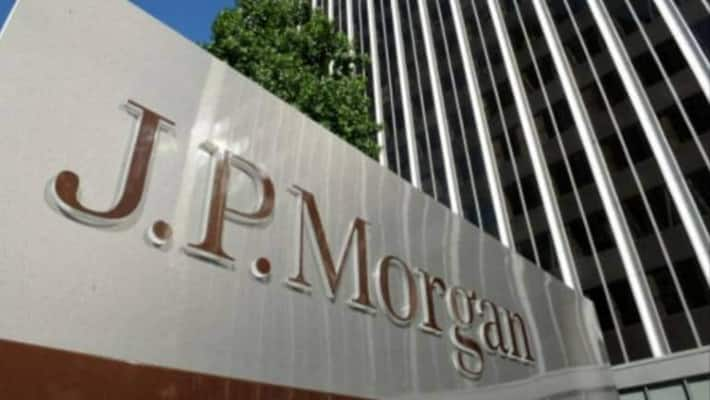 Former JP Morgan analyst gets Rs 292 crore compensation after glass door shatters on her, video goes viral-sak