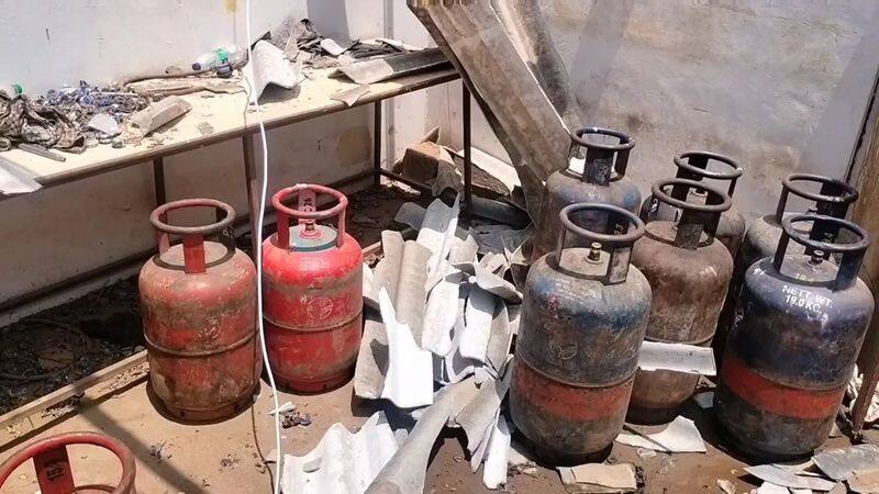 2 persons highly injured while blast a cooking gas cylinder in palladam vel