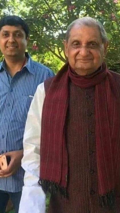 <p>रेवती रमण सिंह करछना से 8 बार विधायक, इलाहाबाद से 2 बार सांसद रहे हैं। एक बार राज्यसभा सदस्य रहे रेवती रमण सिंह डा. मुरली मनोहर जोशी को  हराकर 2004 पहली बार सांसद बने थे। </p>

<p> </p>
