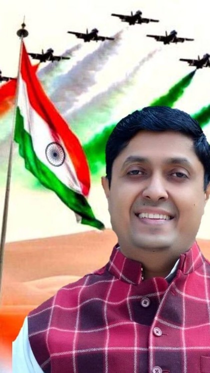 <p>वह 1997 में इलाहाबाद हाईकोर्ट की लखनऊ बेंच में अधिवक्ता के रूप में वकालत शुरू की। 2000 में उत्तर प्रदेश सरकार के शासकीय एवं उत्तर प्रदेश राज्य निर्वाचन आयोग के स्थाई अधिवक्ता रहे।</p>

<p> </p>
