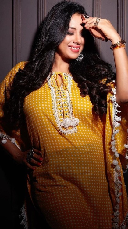 पतिदेव हो जाएंगे खुश,जब 50 की उम्र में पहनेंगी Anupamaa की 10 Dress