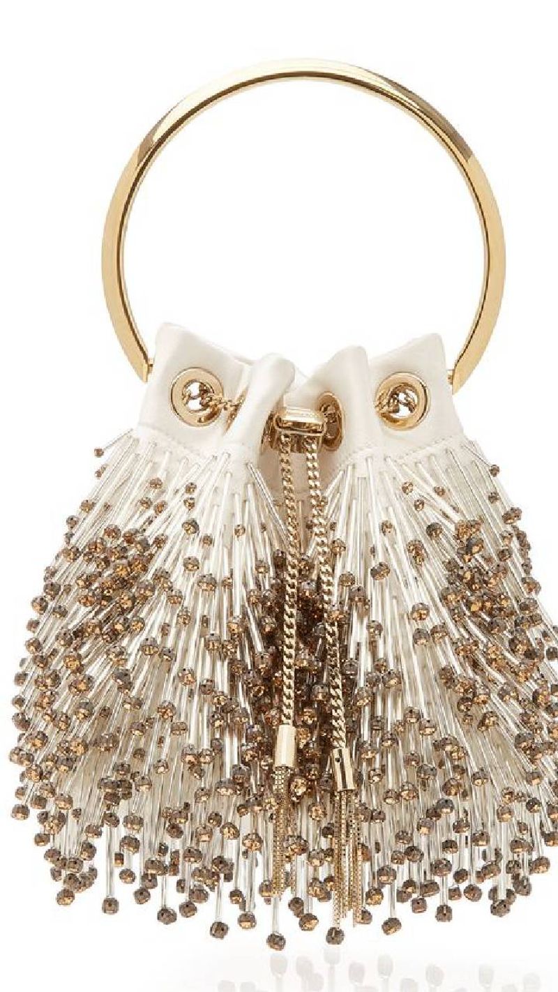 Bracelet Bag शरारा या लंहगे संग खूब फबते हैं।