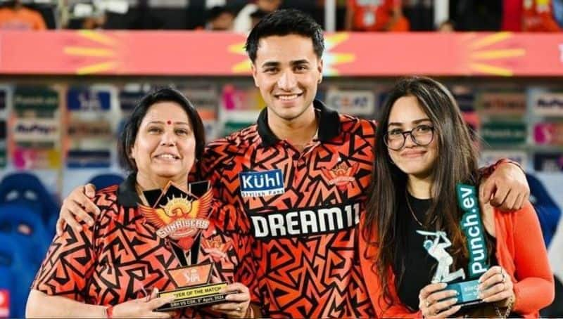 SRH Player Abhishek Sharma sharing his awards with His Mother and Sister AKP