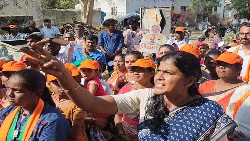 Woman who stop bjp state president Annamalai campaign vehicle in palladam smp