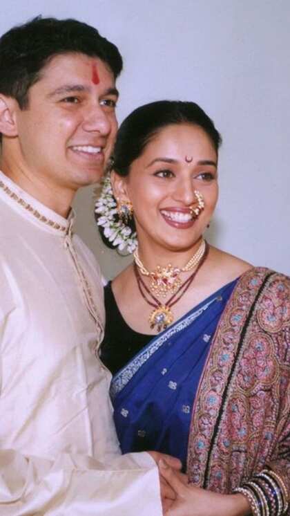 <p>माधुरी दीक्षित और श्रीराम नेने भले परफेक्ट कपल हो लेकिन शादी पहले धक-धक गर्ल दिल कई एक्टर के लिए धड़का है लेकिन जब बातत नहीं बनी तो उन्होंंने परिवार की मर्जी से अरेंज मैरिज कर ली।</p>
