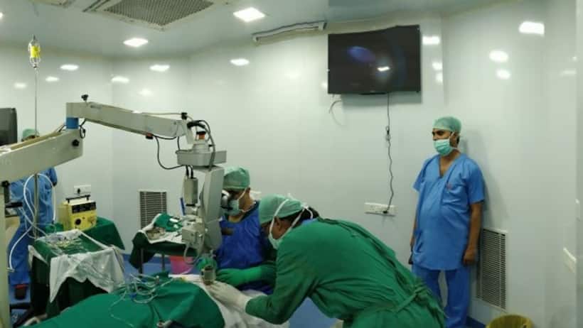 MP News: इंदौर में मोतियाबिंद सर्जरी के बाद 8 मरीजों की आंखों में हुआ Side Effects एक्शन में स्वास्थ्य विभाग
