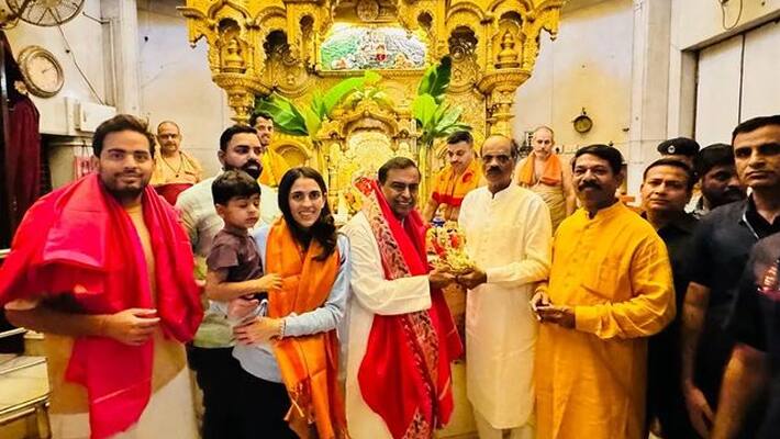 Ambani family at siddhivinayak
