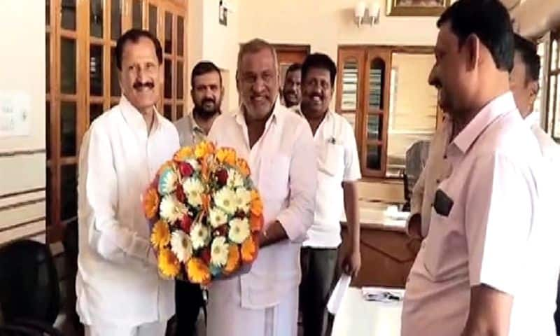 twist in tumakuru politics congress candidate muddahanumegowda meets jc madhuswamy gvd