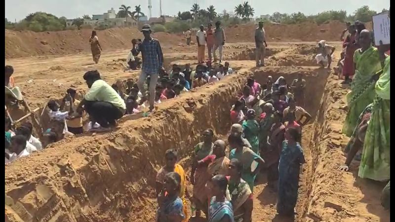 People of the area are protesting against the establishment of an international center in Vadalur vel