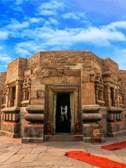 <p>आज हम आपको बताएंगे बिहार में मुण्डेश्वरी मंदिर  के बारे में जिसके बारे में कहा जाता है कि यहां आज भी चमत्कार होते हैं।  मान्यता है कि मां अपने हर भक्त की मनोकामना पूरी करती है.</p>
