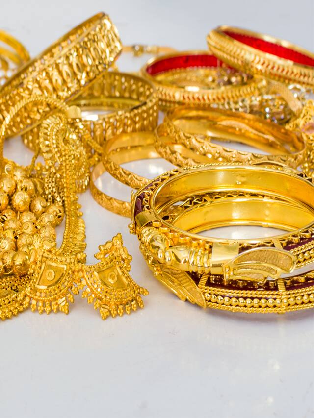 Kerala Gold Rate Today, April 16 2024: Price of one sovereign of gold crosses Rs 54000; Check anr