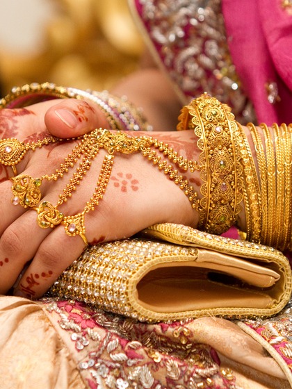 <p>22 कैरेट गोल्ड प्रति 10 ग्राम - 67,150रुपए<br />
24 कैरेट गोल्ड प्रति 10 ग्राम-  73,250 रुपए</p>

