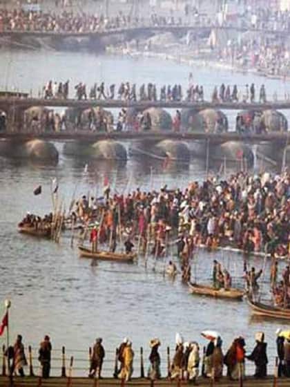 <p>भारत का धार्मिक और सांस्कृतिक कुंभ मेला दुनिया का सबसे बड़ा आयोजन है। मेले में इतनी भारी संख्या में लोग शामिल होते हैं कि उसे अंतरिक्ष से देखा जा सकता है।<br />
 </p>
