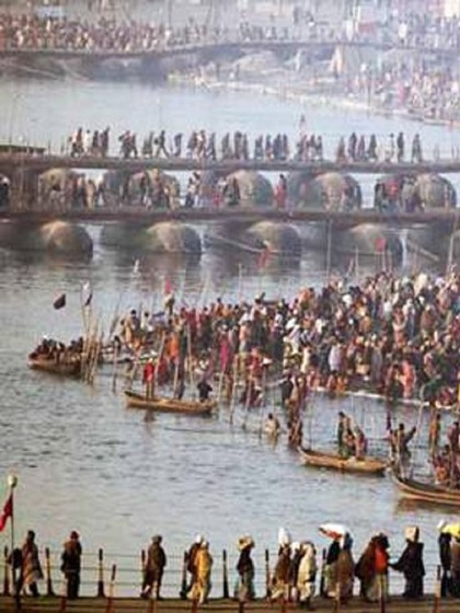 <p>भारत का धार्मिक और सांस्कृतिक कुंभ मेला दुनिया का सबसे बड़ा आयोजन है। मेले में इतनी भारी संख्या में लोग शामिल होते हैं कि उसे अंतरिक्ष से देखा जा सकता है।<br />
 </p>
