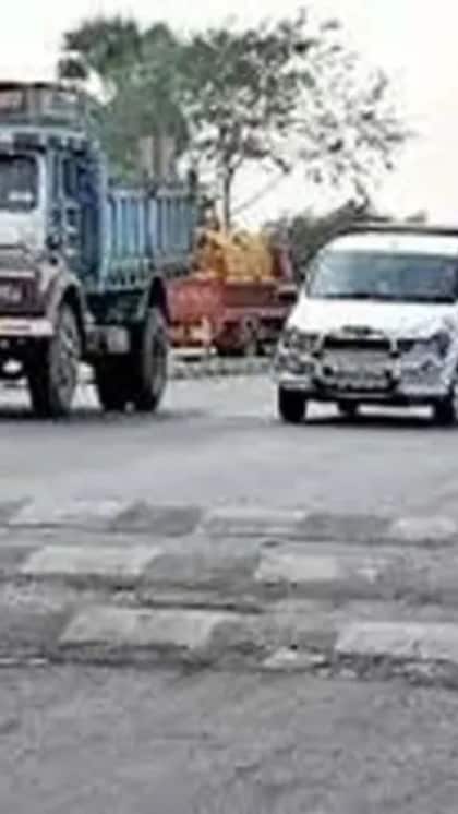 गाड़ियों के बीच पर्याप्त दूरी न रखना