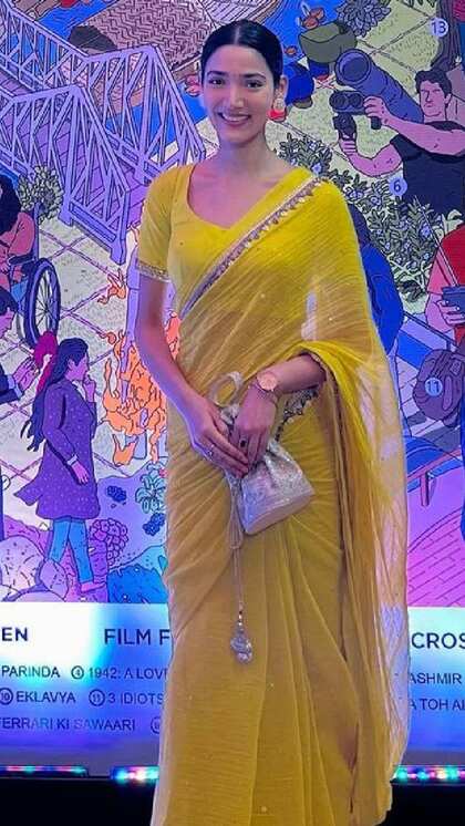 Chiffon फैब्रिक में येलो Embroidery cutwork border साड़ी