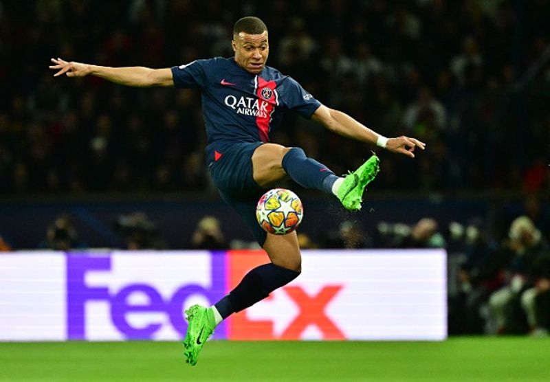 PSG star Kylian Mbappe's Champions League dream hangs in balance after 'invisible' show against Barcelona snt