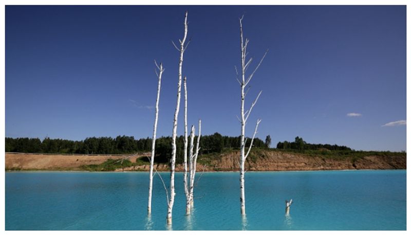 scientists say Novosibirsk Lake Water is very toxic so donot tach it