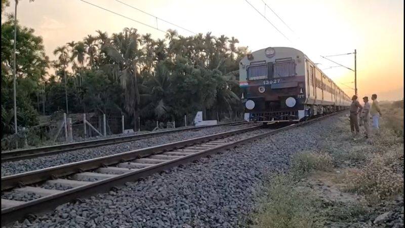 An old man who was trapped under a train while trying to cross the track in Tirupur was rescued safely vel