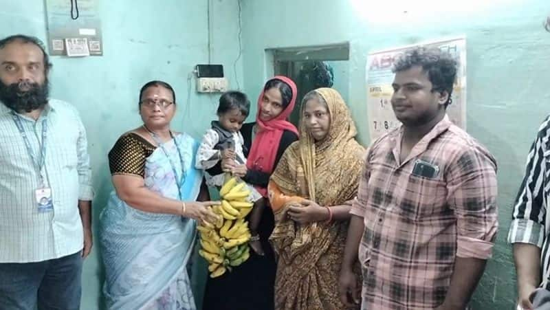 A Muslim family that lost its family head was treated Ramzan feast by Hindu people in thanjavur smp