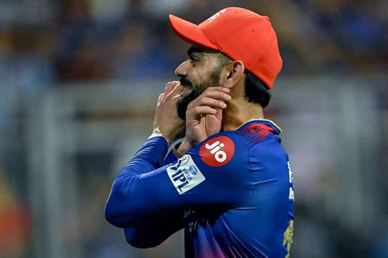 IPL 2024, MI vs RCB: Fans at Wankhede chant 'Kohli ko bowling do', Virat's reaction goes viral (WATCH) snt