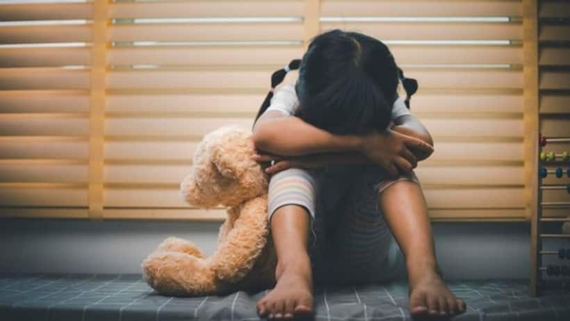 हैवान मां: 10 साल की बेटी 13 साल के बेटे का प्रेमी से कराती थी रेप,  विरोध पर पीटती थी चिमटे से