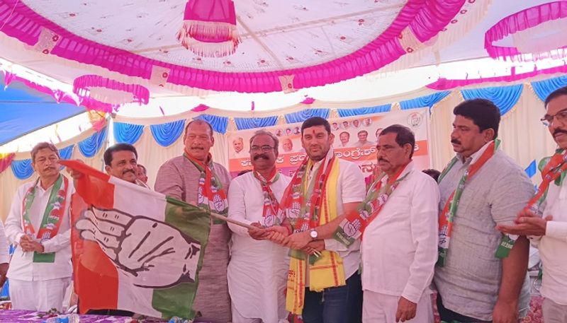 Yellapur BJP MLA Shivaram Hebbar's Son Vivek Hebbar Joins in Congress grg 