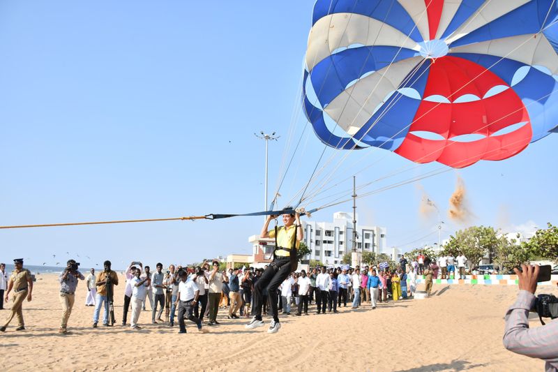 Election Officer Radhakrishnan who did Para Sailing to create awareness about voting KAK