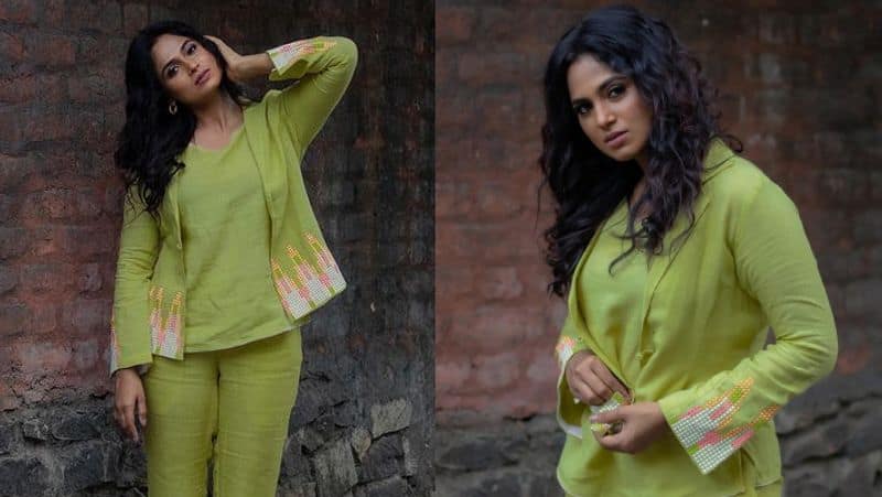 Ramya Pandian Ravishing photoshoot in Green attire gan