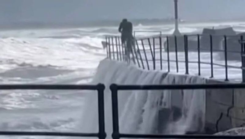 man saving kid from big wave in australia video 