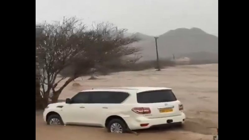 Oman heavy rains flood 12 kerala people killed smp