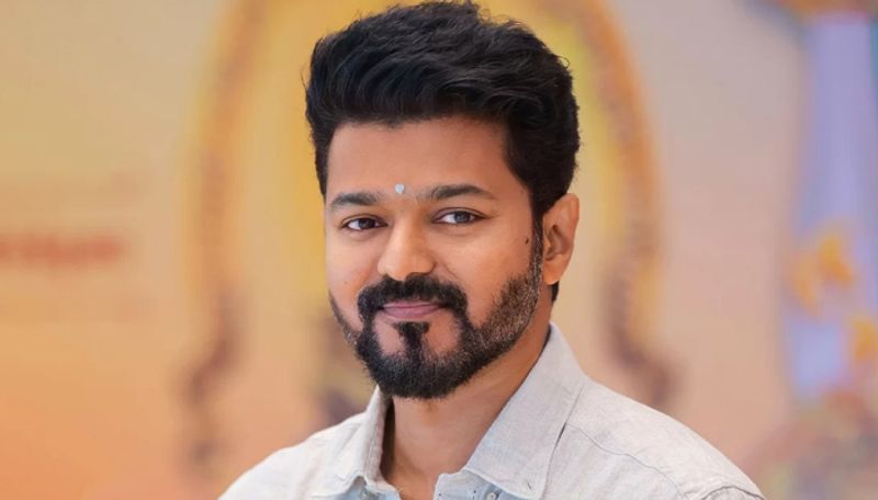 Super start thalapathy vijay first salary in movie vvk