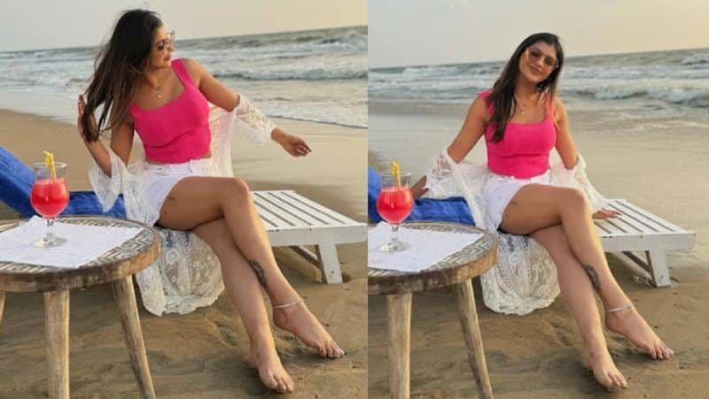 Actress Yashika Aanand chilling in Pink Bikini photos viral gan