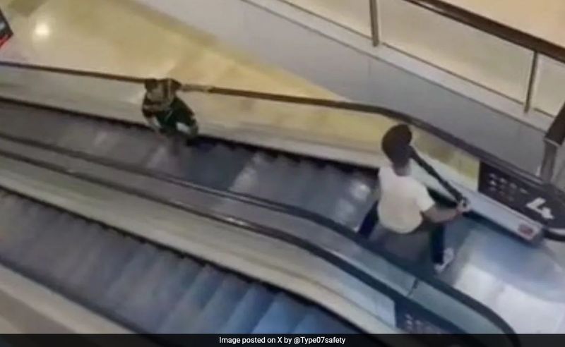 Man Who Confronted Sydney Mall Attacker Offered Australian Citizenship sgb