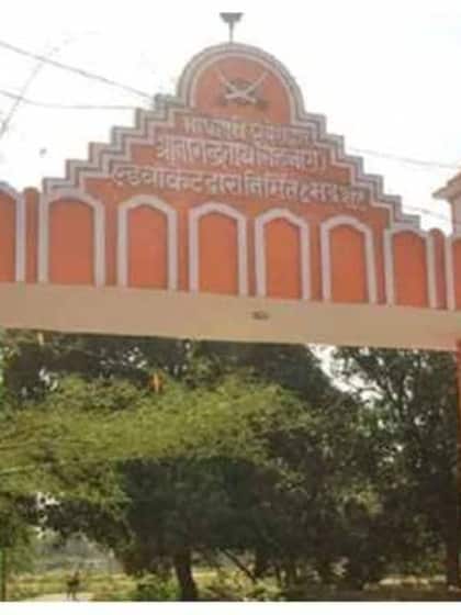 <p>उत्तर प्रदेश के जौनपुर जिले का गांव माधोपट्टी IAS, IPS की फैक्ट्री कहा जाता है क्यूंकि इस गांव के लगभग हर घर में एक IAS और IPS अधिकारी है। </p>

<p><br />
 </p>

