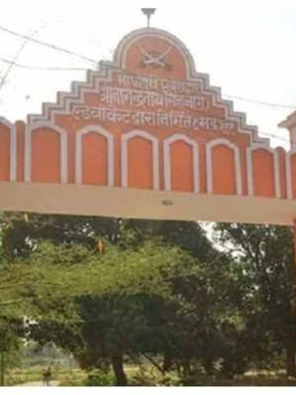<p>उत्तर प्रदेश के जौनपुर जिले का गांव माधोपट्टी IAS, IPS की फैक्ट्री कहा जाता है क्यूंकि इस गांव के लगभग हर घर में एक IAS और IPS अधिकारी है। </p>

<p><br />
 </p>
