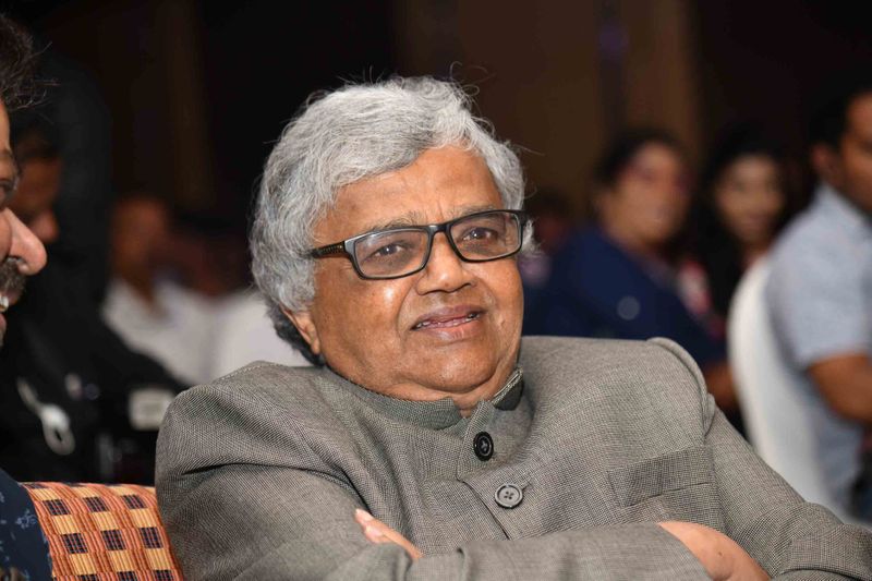 dwarakish and  vishnuvardhan