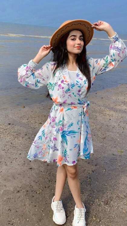 एक्ट्रेस निहारिका रॉय का Summer Look