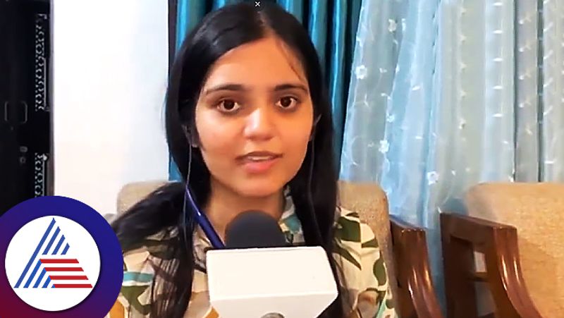 Varda Khan a Muslim girl who quit her Corporate Job and wrote the UPSC exam got 18th rank in UPSC 2023 result akb