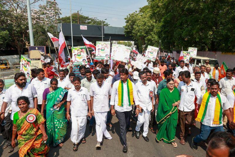 BJP candidate Vinoj Selvam visited the Jayalalithaa memorial and paid his respects KAK