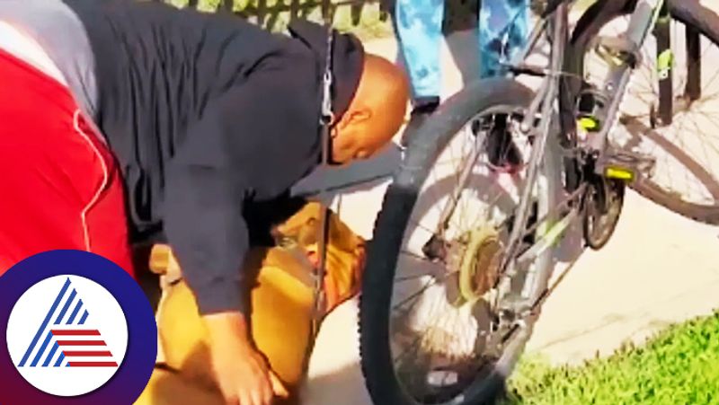 Man Saves Dog Gives CPR By Mouth People In All Praise Video Goes Viral roo