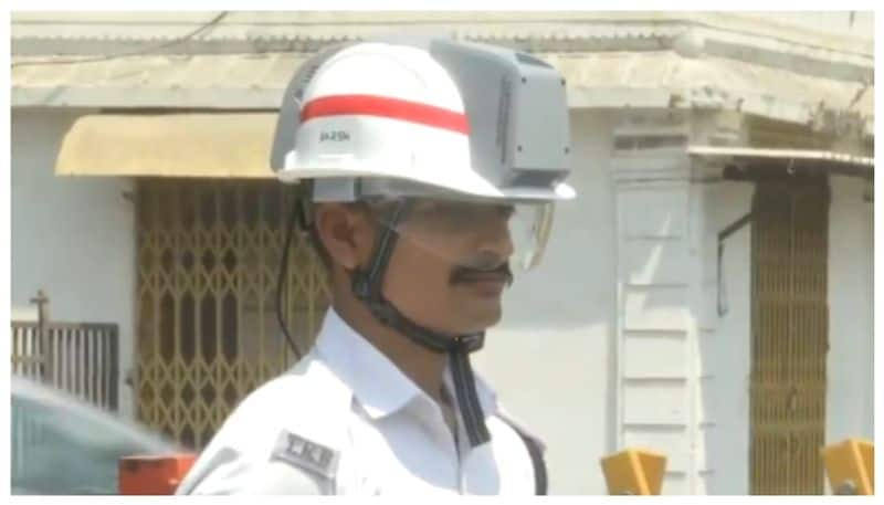 Students of IIM Vadodara with AC helmets for trafic police