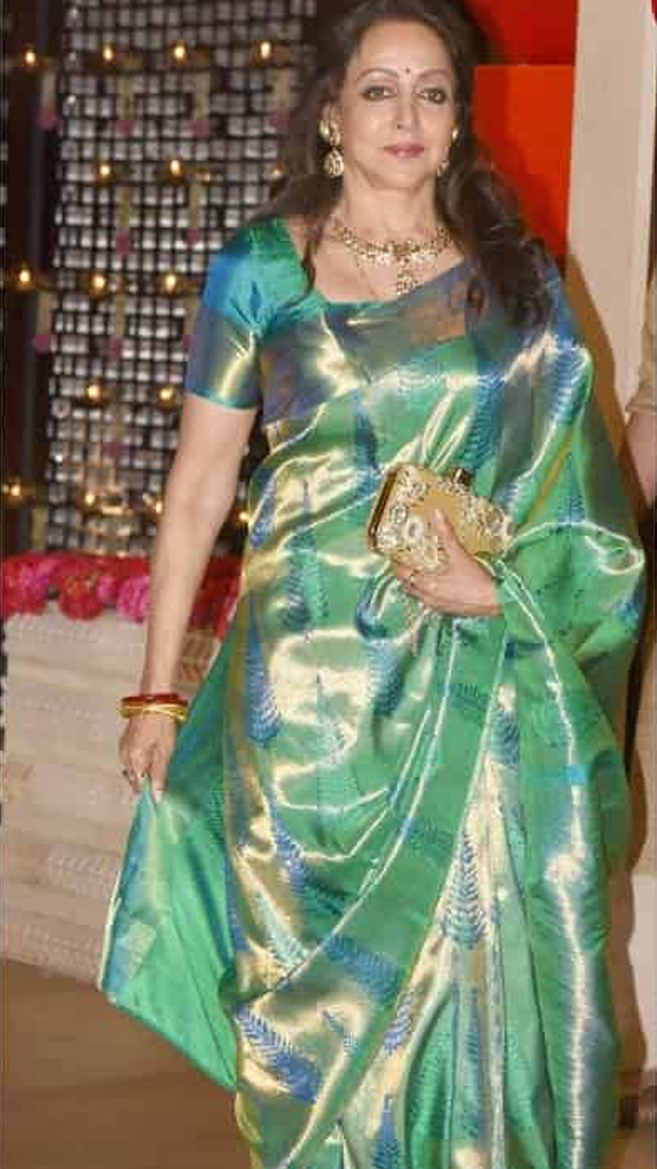 Rekha Vs Hema Malini who has more beautiful silk and Kanjivaram saree Rekha Vs Hema Malini who has more beautiful silk and Kanjivaram saree