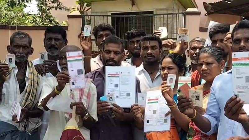 Citizens do not have a vote for themselves.. Polling station blockade in theni tvk