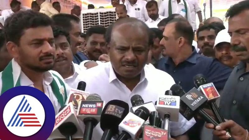 GT Deve Gowda absent  while Union Minister HD Kumaraswamy press conference in mysuru district rav