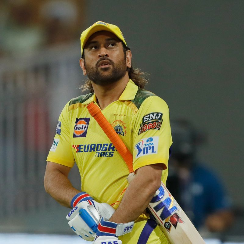 MS Dhoni left the ground without shaking hands with players during RCB vs CSK 68th IPL Match, and Watch this video for clarification about Dhoni rsk