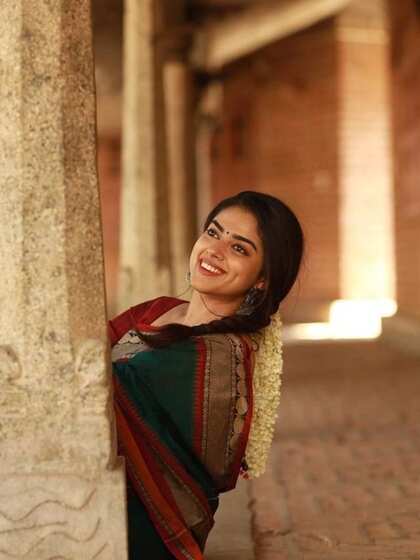 <p>ये बात किसी से छुपी नहीं है की लड़कों (Bachelor) को शादीशुदा औरतें कुंवारी लड़कियों से ज्यादा पंसद आती है। इस विषय पर फ़िल्में भी बन चुकी है ,लेकिन इसके पीछे का कारण हम आपको बताएंगे। </p>

<p> </p>

